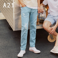 A21男装牛仔裤男夏季2018新款水洗破洞学生纯棉舒适浅蓝色长裤