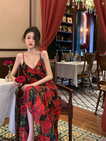 法式雪纺吊带连衣裙女夏季红色高级感玫瑰碎花收腰气质中长款裙子