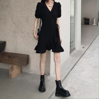 2022年夏季新款法式黑色连衣裙小个子赫本风气质收腰显瘦小黑裙女