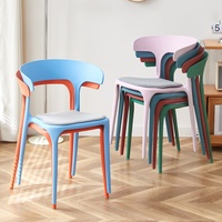 牛角椅子靠背餐椅塑料家用客厅洽谈现代简约网红书桌休闲北欧凳子