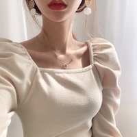 韩国chic秋季洋气方领漏锁骨修身显瘦压褶泡泡袖短款针织衫T恤女